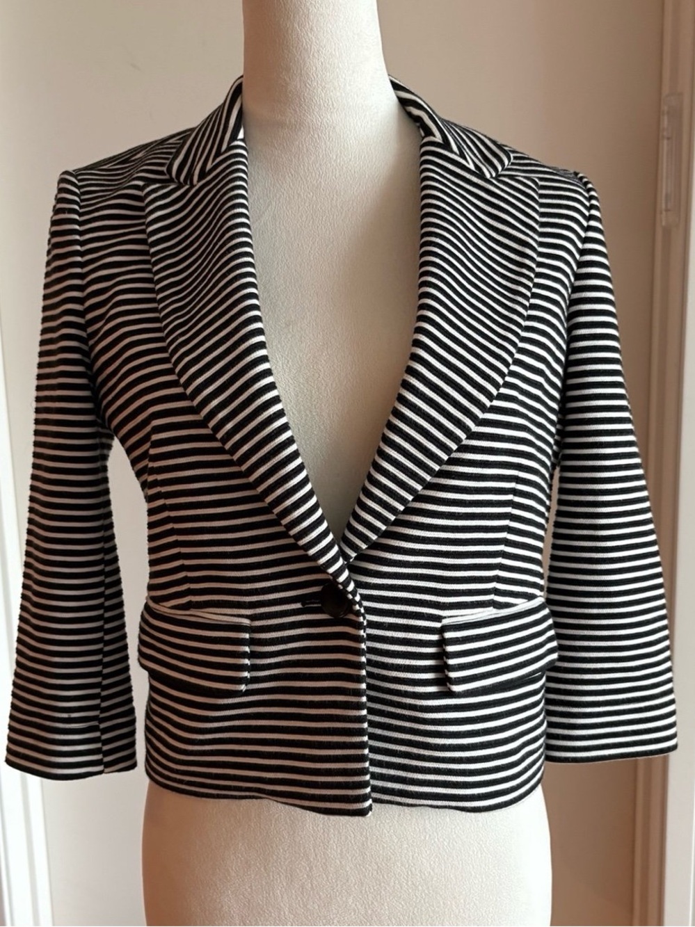 BCBGMAXAZRIA Size Small Natalia Black White Striped Blazer Jacket 3/4 Sleeve